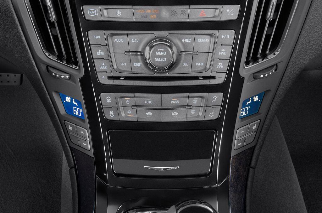 Cadillac CTS (Baujahr 2011) V 4 Türen Temperatur und Klimaanlage
