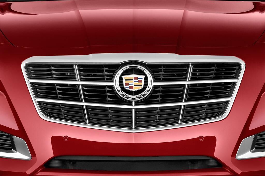 Cadillac CTS (Baujahr 2013) - 4 Türen Kühlergrill und Scheinwerfer
