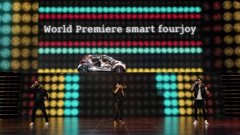 Mercedes am Vorabend der IAA 2013 in der Frankfurter Festhalle