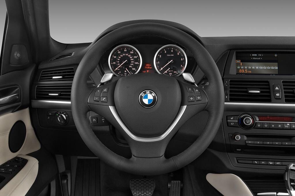 BMW X6 (Baujahr 2010) xDrive35i 5 Türen Lenkrad