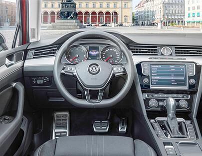 Beeindruckend: So sieht das Cockpit eines 2015er Passat aus, wenn man alle Register der Aufpreisliste zieht.
