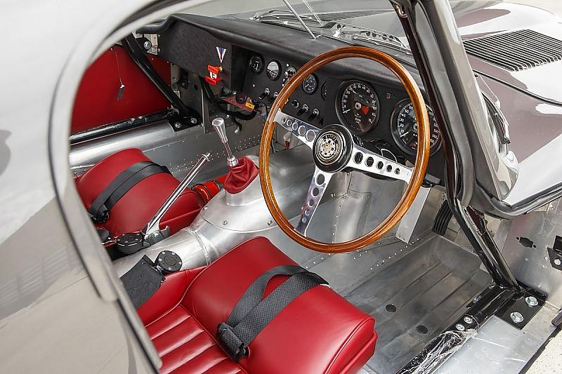 Hier dürfen nur Kev Riches und der Besitzer des Jaguar Lightweight E-Type Platz nehmen.