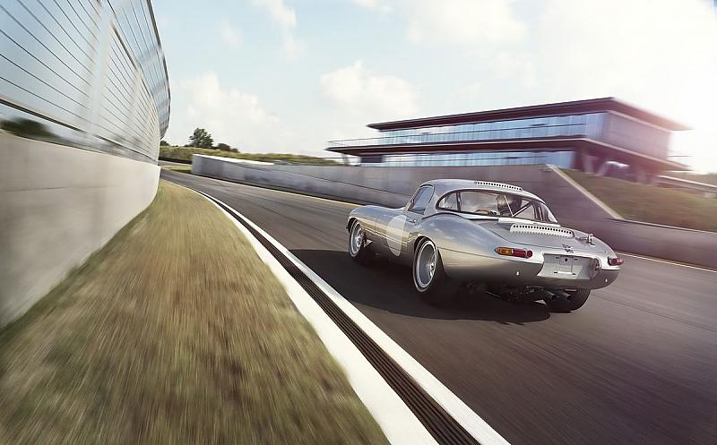 Er ist über 250 km/h schnell.