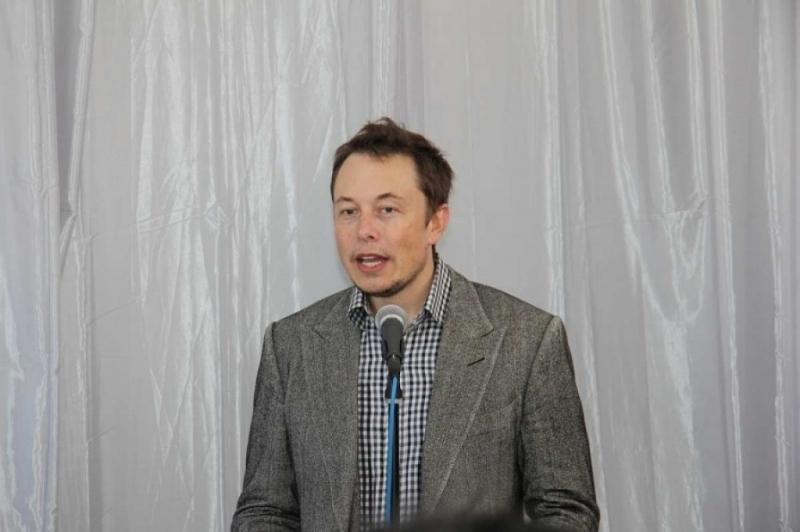 Tesla-Chef Elon Musk bietet seinen Kunden eine Vermittlungsprovision an