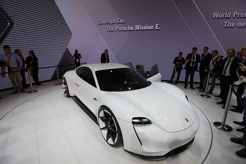 Porsche Mission E - neu auf der IAA