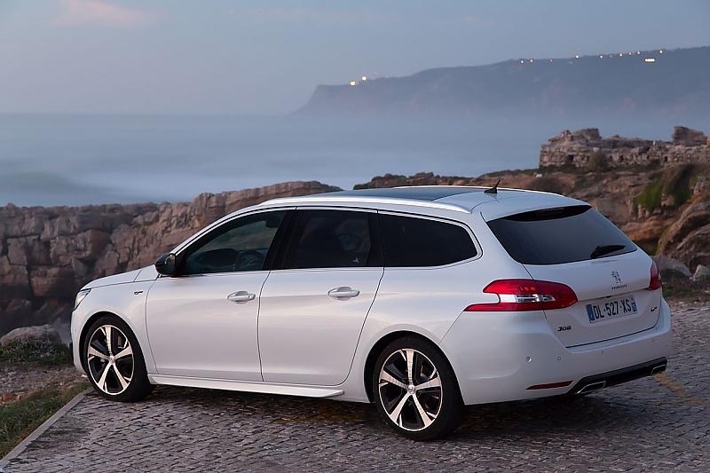 Der Peugeot 308 SW Allure 130 e THP ist 4,59 Meter lang