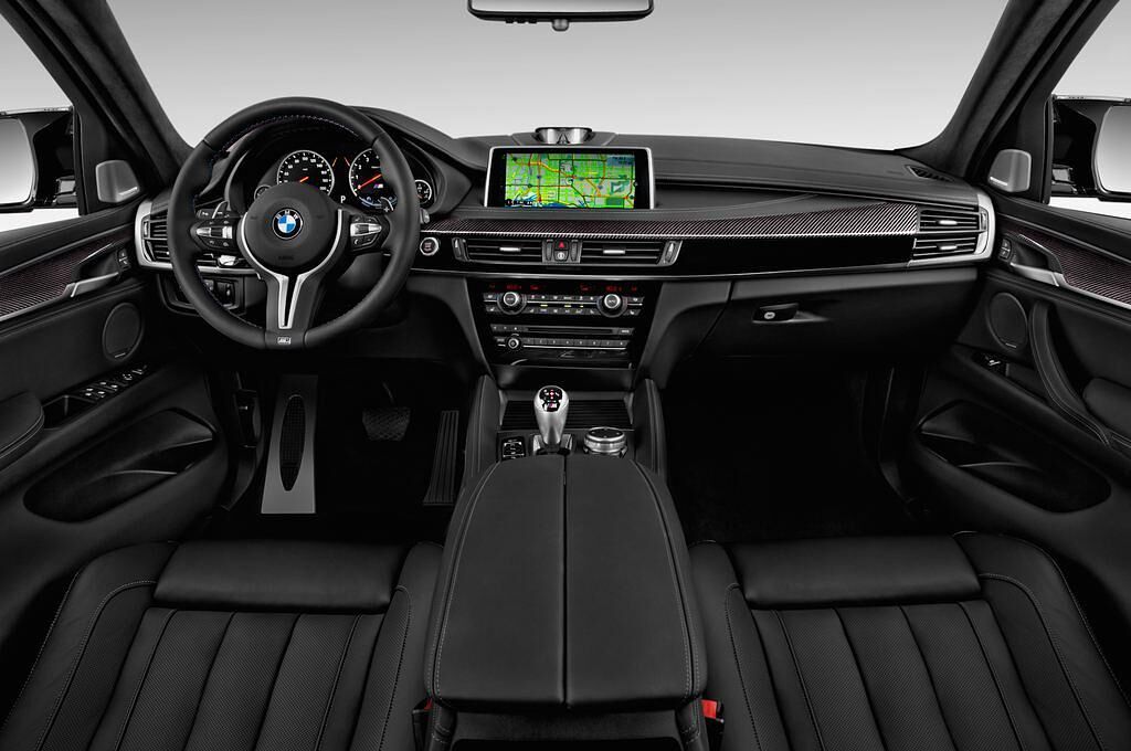 BMW X6 M (Baujahr 2016) M 5 Türen Cockpit und Innenraum