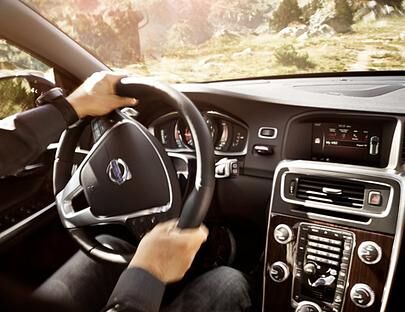 Über Stock und Stein: der Volvo V60 Cross Country zeigt auch Offroad akzeptable Leistungen.