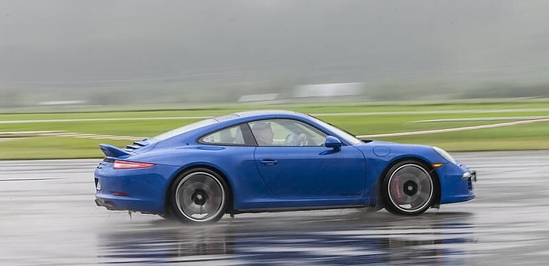 Porsche 911 GTS Club Coupé - unterwegs im Regen