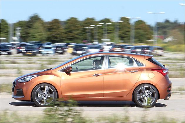 Den Turbo gibt es als Drei- und Fünftürer, die Differenz beträgt 700 Euro
