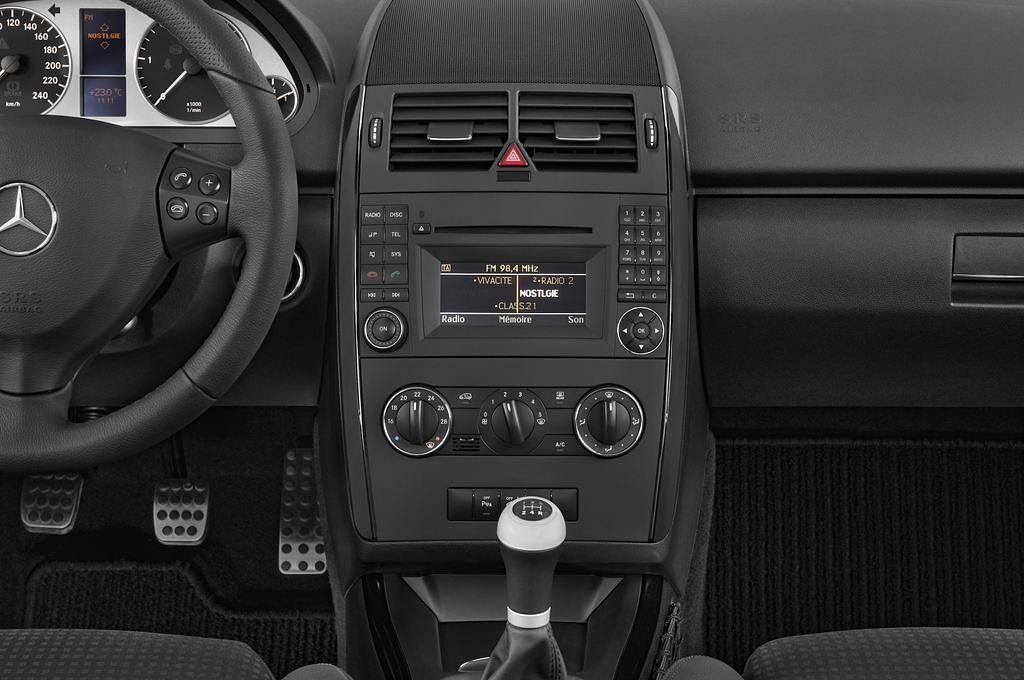 Mercedes A-Class (Baujahr 2011) - 5 Türen Mittelkonsole