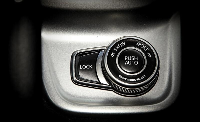 Per Stellknopf läßt sich im Suzuki Vitara S der Fahrmodus wählen