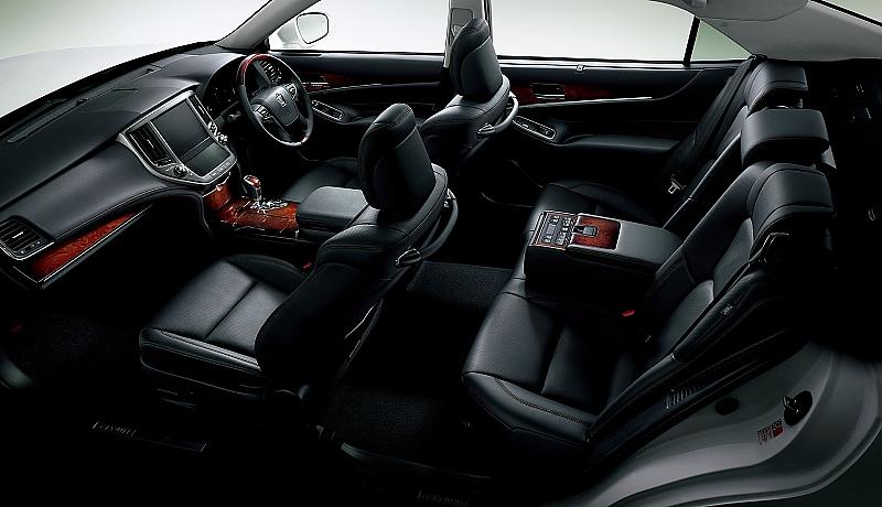 Toyota Crown 2016 - hier die Langversion Crown Majesta
