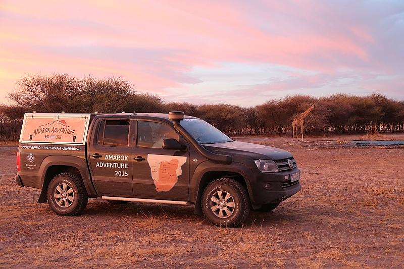 Die Sonnenuntergänge in der Kalahari-Wüste sind malerisch