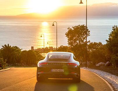 Etwas schöne Landschaft darf zur optimalen Präsentation der schönen Silhouette des Porsche 911 natürlich auch nicht fehlen.