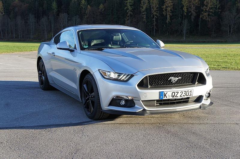 Der Ford Mustang GT 5.0 L zitiert die klassischen Formen der Vorgänger