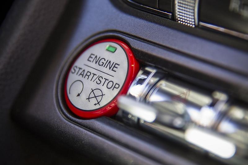 Kupplung treten, dann startet der Mustang per Knopfdruck