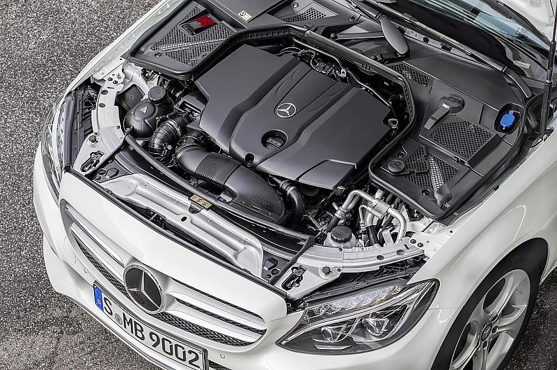 Der Vierzylinder Diesel macht aus seiner Präsenz keinen Hehl