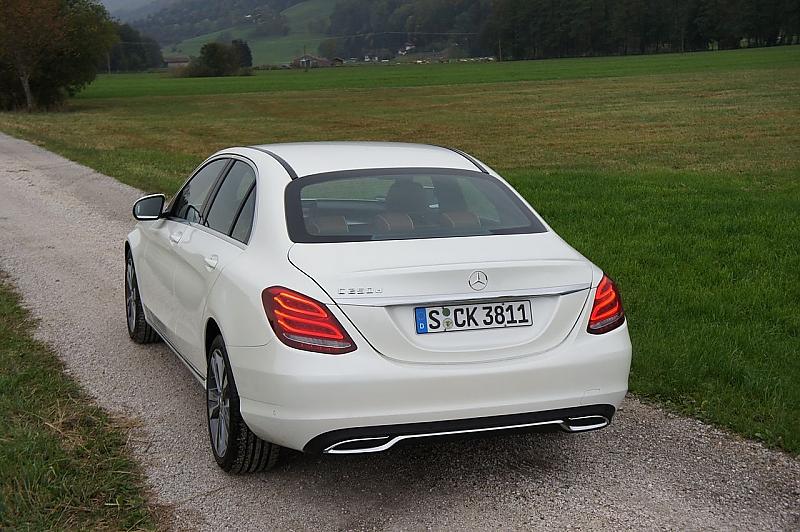 Die Mercedes C 250 d Limousine wiegt rund 1,6 Tonnen