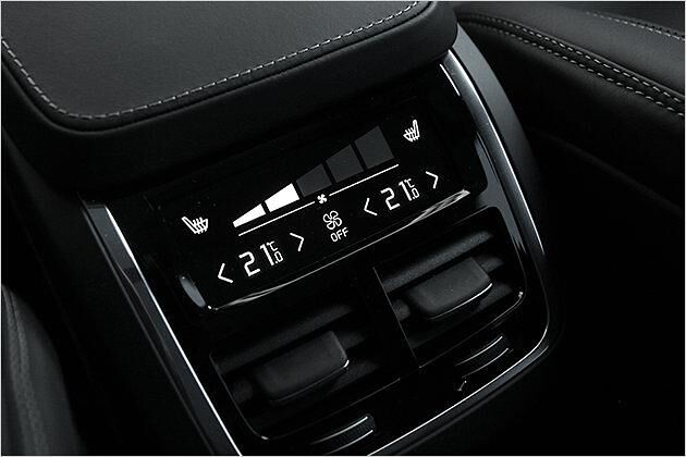 Eine Klimaautomatik ist serienmäßig. Wer auch im Fond individuell regeln möchte, muss 600 Euro investieren