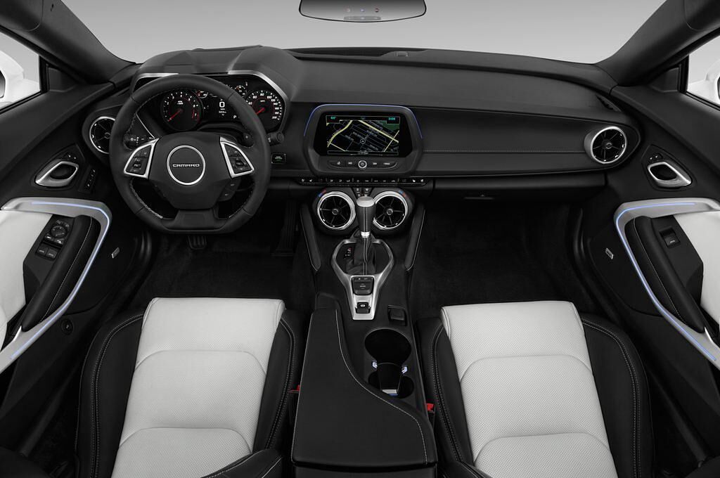 Chevrolet Camaro (Baujahr 2017) - 2 Türen Cockpit und Innenraum