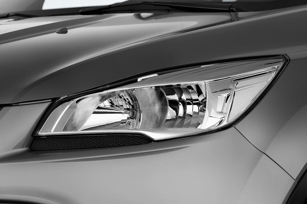 Ford Kuga (Baujahr 2013) Trend 5 Türen Scheinwerfer