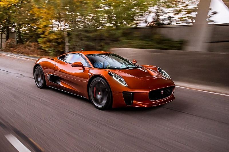 Fünf der in Spectre benutzten Jaguar C-X75 wurden von einen V8-Motor befeuert