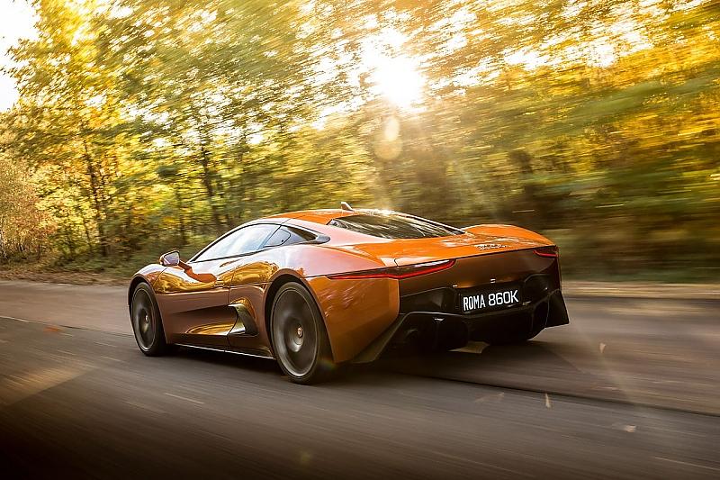 Der James Bond Jaguar C-X75 hat ein römisches Nummernschild