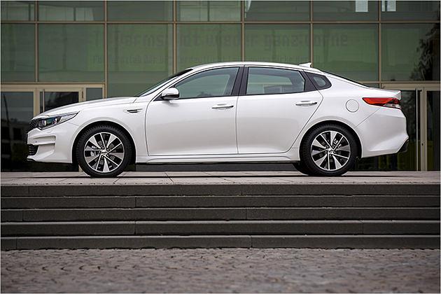 Mit 4,86 Meter ist der Optima so lang wie ein Skoda Superb - der VW Passat ist kürzer