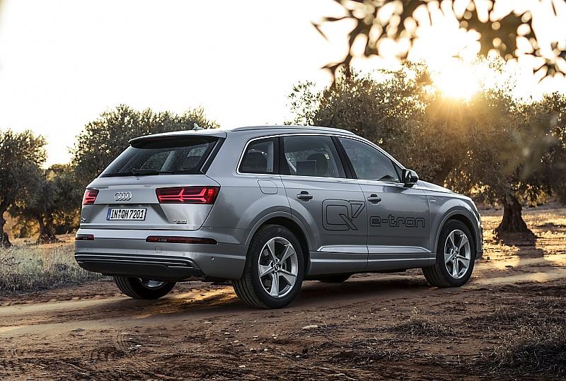 Der Audi Q7 e-tron 3.0 TDI quattro woegt mächtige 2.445 Kilogramm