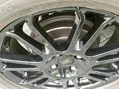 Kostenbremse: Die Hinterachse des Ford EcoSport bremst grundsätzlich mit Trommelbremsen.