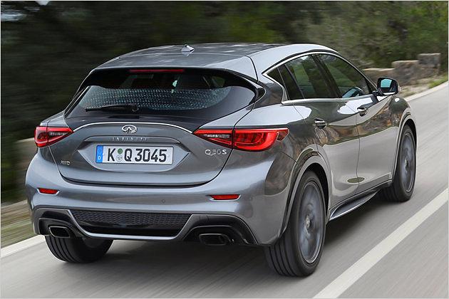 Besonders markant ist die eingezogene C-Säule des Infiniti Q30