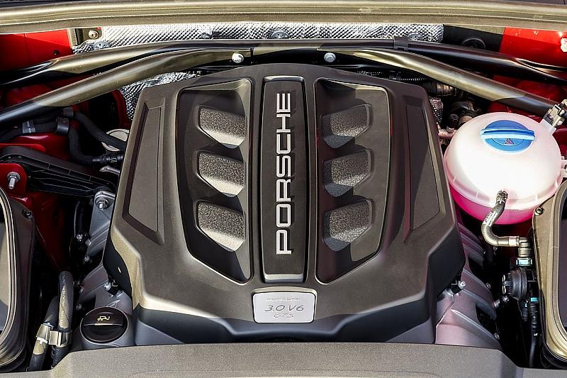 Der V-6-Motor leistet 265 kW / 360 PS