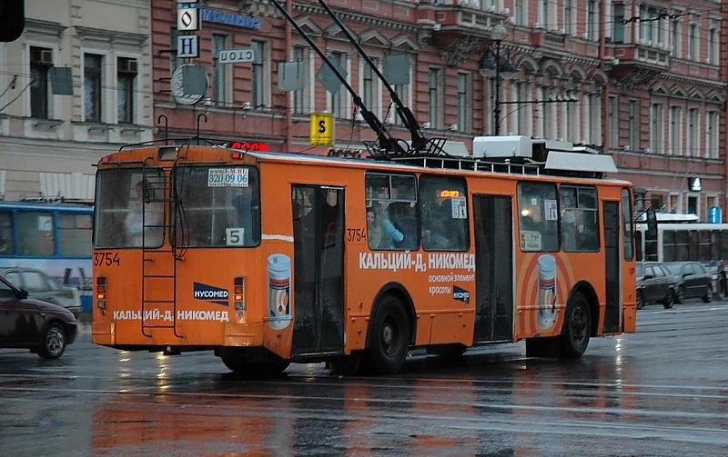Immerhin kommen die Busse gut durch