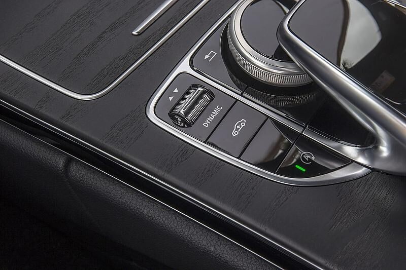 Mit dem Fahrerlebnisschalter stellt man den Mercedes nach Gusto scharf