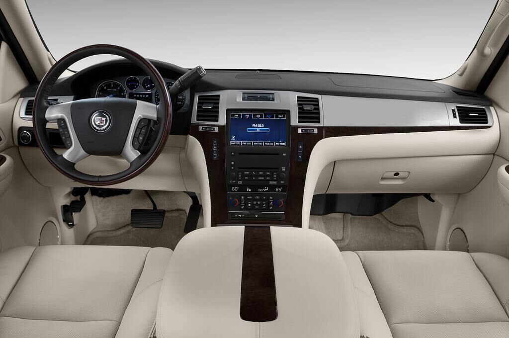 Cadillac Escalade (Baujahr 2008) Elegance 5 Türen Cockpit und Innenraum