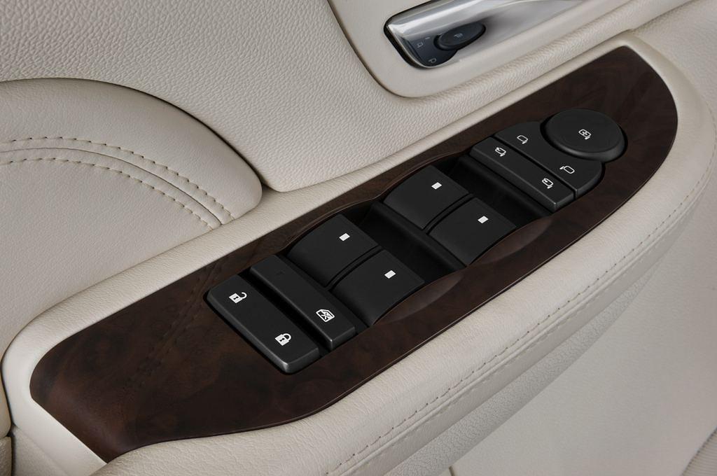 Cadillac Escalade (Baujahr 2008) Elegance 5 Türen Bedienungselemente Tür