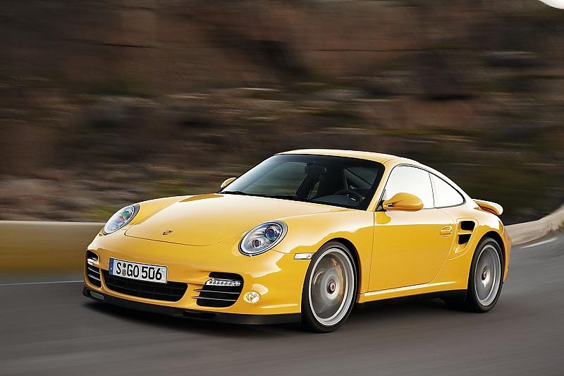 Der AMG-Kraftmeier hat zehn PS mehr als der Porsche Turbo (997) Baujahr 2010
