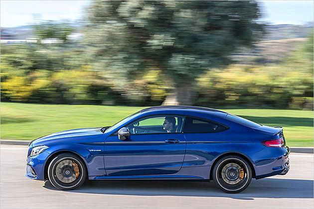 AMG hat für seine Version des C -Coupés fast alle Karosserieteile neu gestaltet