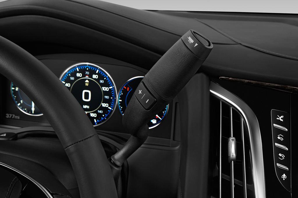 Cadillac Escalade (Baujahr 2016) Platinum 5 Türen Schalthebel