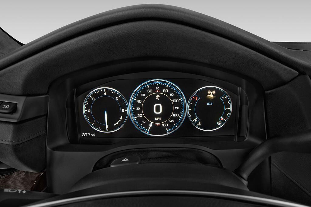 Cadillac Escalade (Baujahr 2016) Platinum 5 Türen Tacho und Fahrerinstrumente