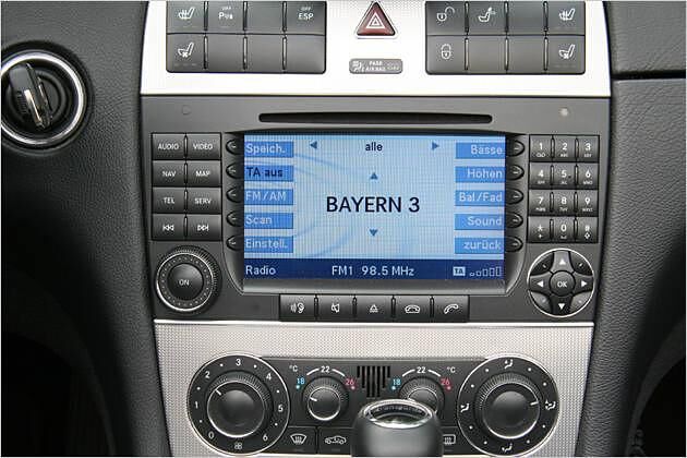 Alt bekannt: Das Entertainement- und Navi-System von Mercedes