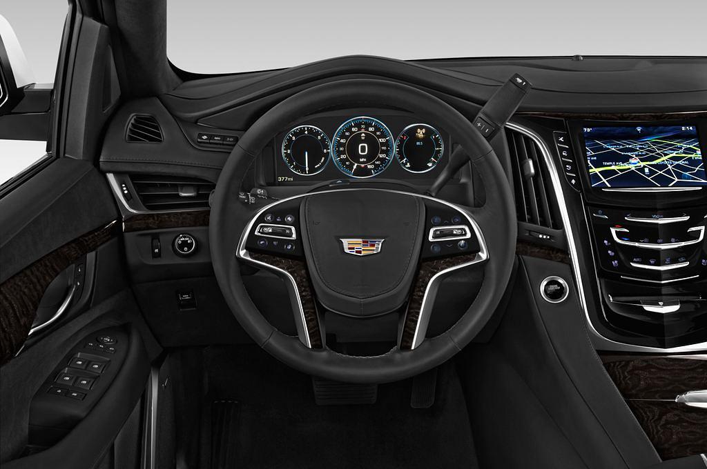 Cadillac Escalade (Baujahr 2016) Platinum 5 Türen Lenkrad