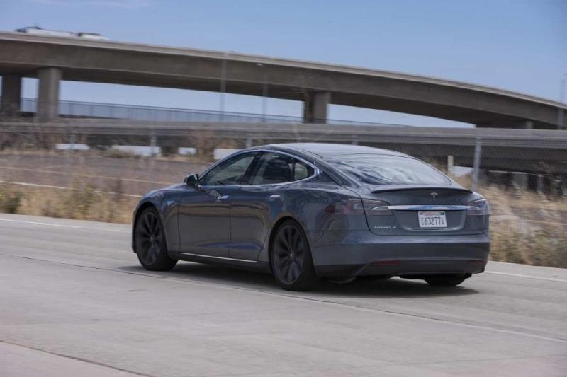 Die Top-Variante des Model S schafft 250 km/h