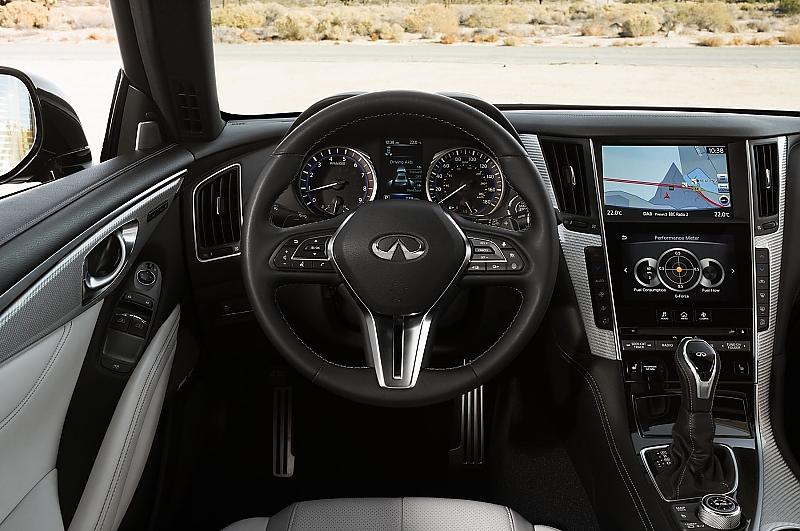 Der Infiniti Q60 ist 4,68 Meter lang.