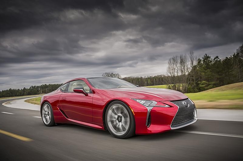 Lexus LC 500 - schafft 250 km/h