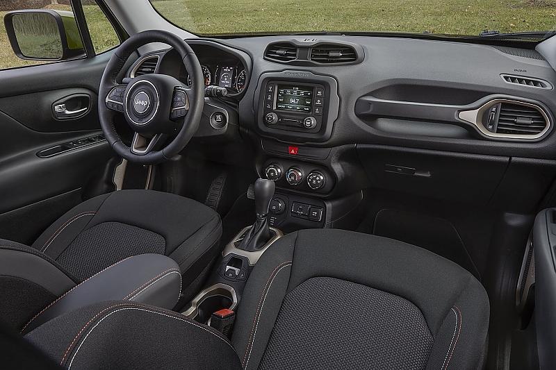 Der Innenraum des Jeep Renegade 75 Anniversary Special Edition.