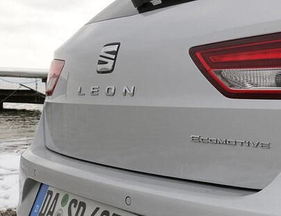 Ecomotive heißt verbrauchsarm: Unser Leon wird von einem Dreizylinder-Motor getrieben. Das drückt die Kfz-Steuer auf 34 Euro im Jahr. Der 1.0 TSI hat 115 PS und soll 4,4 Liter schaffen. Unser Verbrauch lag bei 6 Litern.