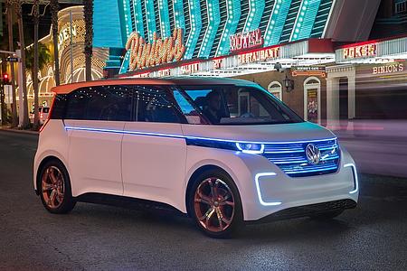 Ausfahrt im VW Budd-e - Licht aus - Spot an!