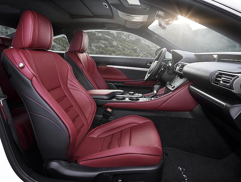 Bequeme Sportsitze im Lexus RC 200t